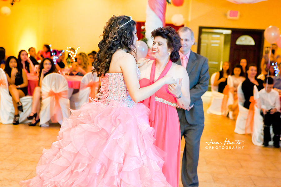 Houston quinceaneras photography. Photography for quinceaneras. Fotos y videos para quinceaneras.