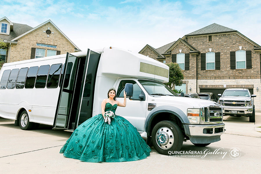 Houston Texas Best Quinceañeras Gallery Juan Huerta Photography Video prices, packages, precios. Paquetes completos fotografia artistica, video profesional para tu XV en Alvin, Angleton, Baytown, Brookshire, Bellaire, Clute, Conroe, Clear Lake, Deer Park,