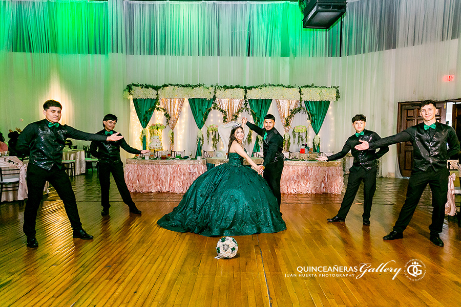 Houston Texas Best Quinceañeras Gallery Juan Huerta Photography Video prices, packages, precios. Paquetes completos fotografia artistica, video profesional para tu XV en Alvin, Angleton, Baytown, Brookshire, Bellaire, Clute, Conroe, Clear Lake, Deer Park,